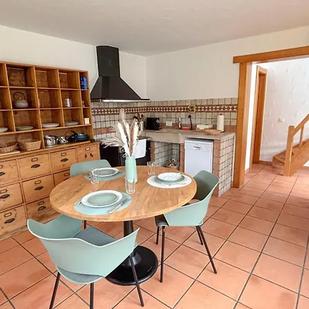 Prázdninový dům Charmante Maisonnette Avec Jardin *
